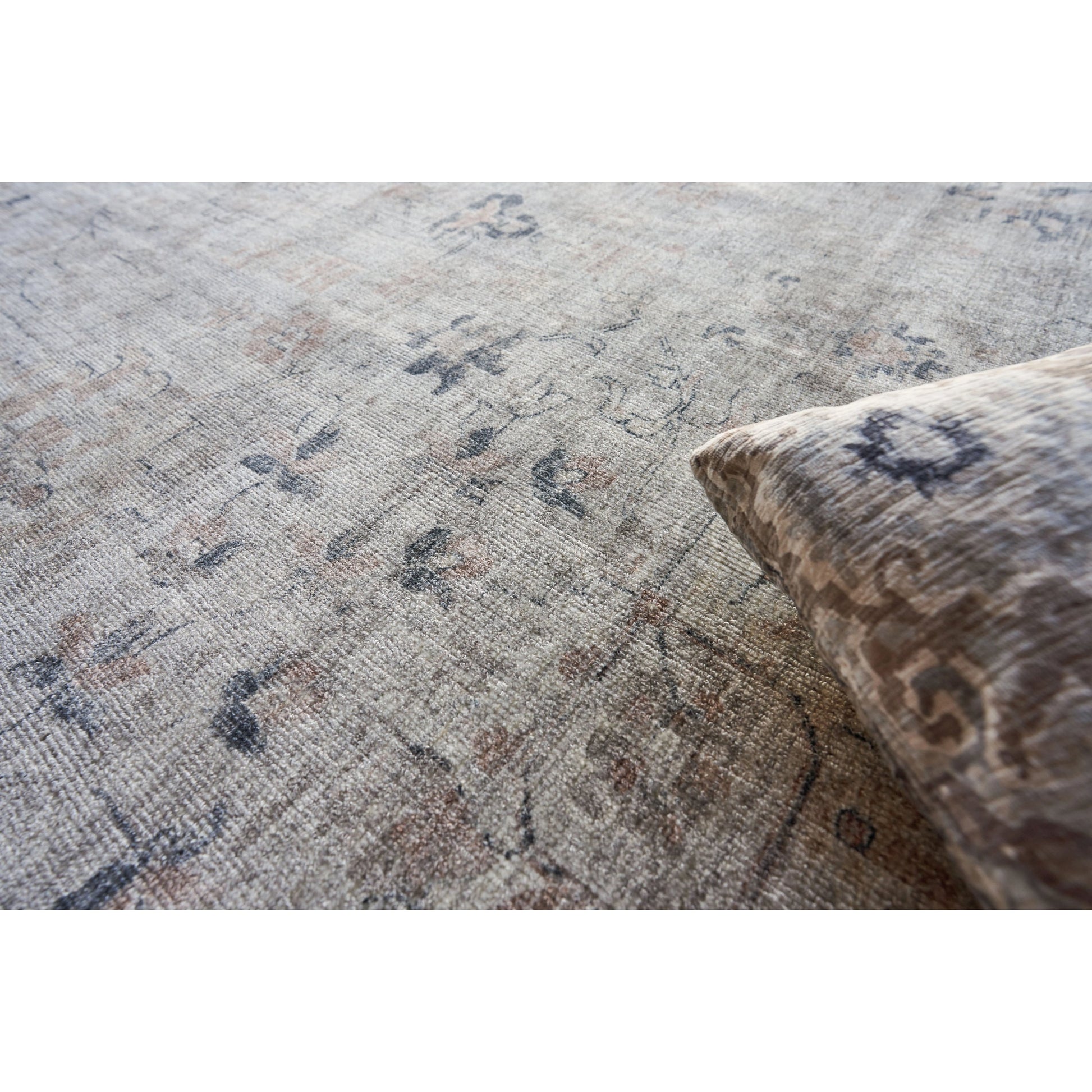 Cambridge 4965 Rug by Exquisite Rugs in silver/blue. Made from wool, bamboo silk in a unique style.