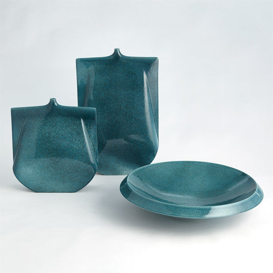 Low Bowl by Global Views in teal. Made from earthenware-reactive glaze in a transitional style.