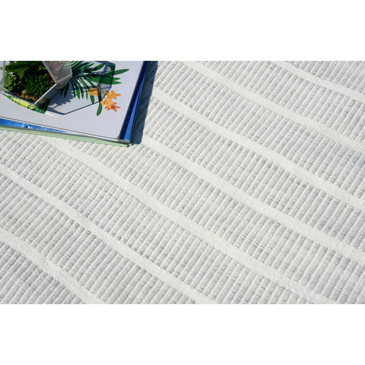 Boca 4984 Rug by Exquisite Rugs in light silver. Made from pet yarn in a unique style.