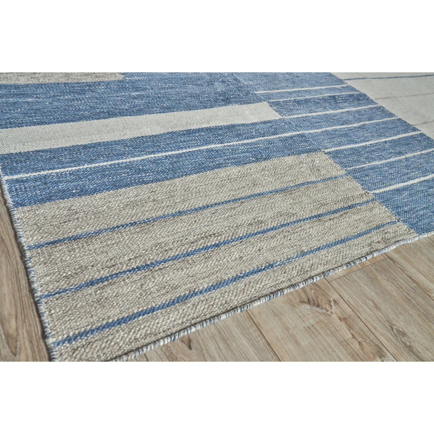 004 SI-2222220,SI-2222221,SI-2384345 | Closeup | Scandinavian Rug by Exquisite Rugs in blue, ivory. Made from new zealand wool in a unique style.