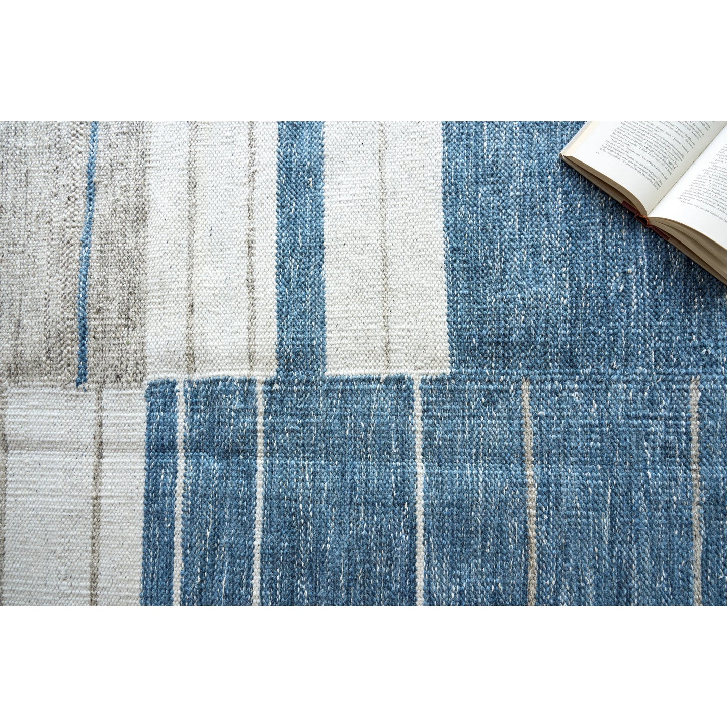007 SI-2222220,SI-2222221,SI-2384345 | Lifestyle | Scandinavian Rug by Exquisite Rugs in blue, ivory. Made from new zealand wool in a unique style.