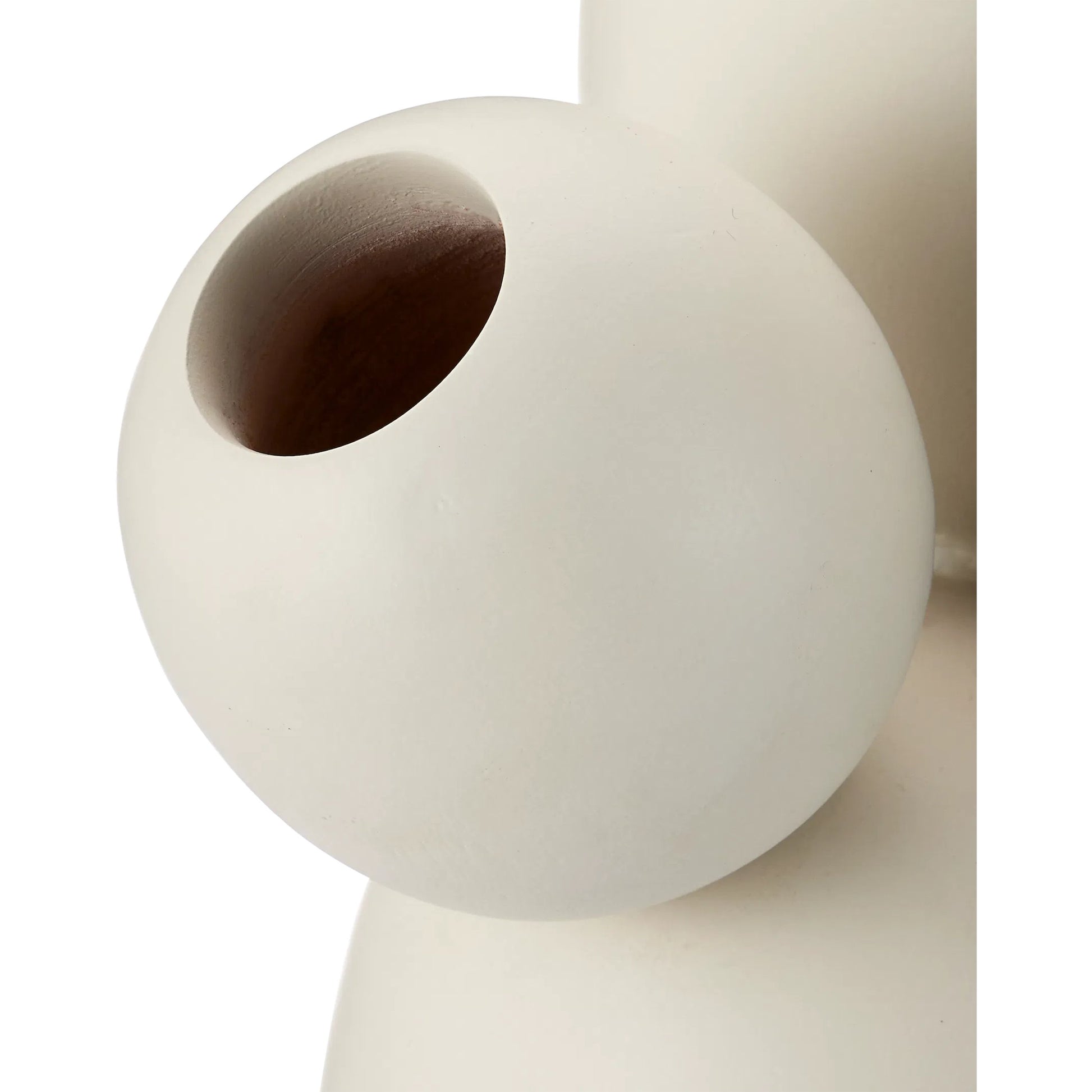 Ensemble Object Set by Currey and Company in ivory. Made from wood in a modern style.