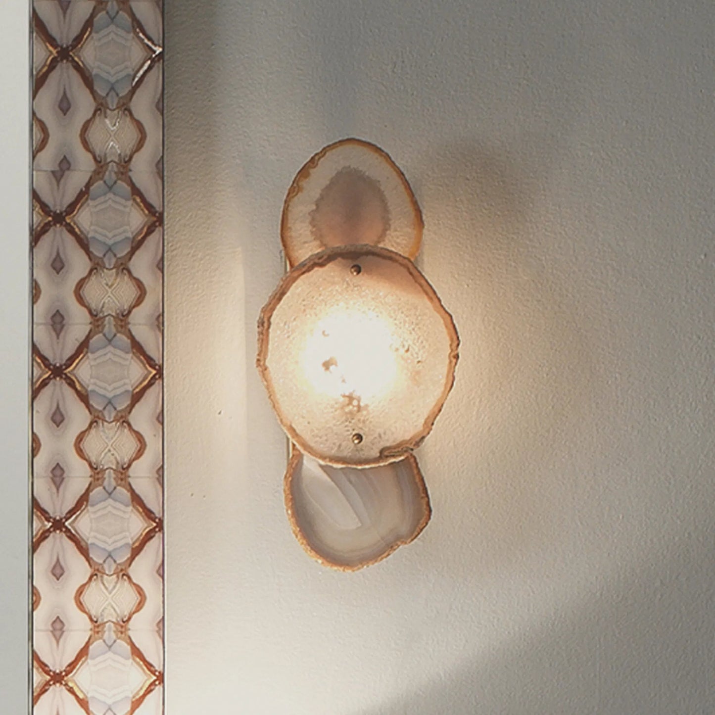 010 SR-708109 | Lifestyle | Trinity Wall Sconce by Jamie Young in pale lavender agate, antique brass. Made from agate, steel in a eclectic & global style.