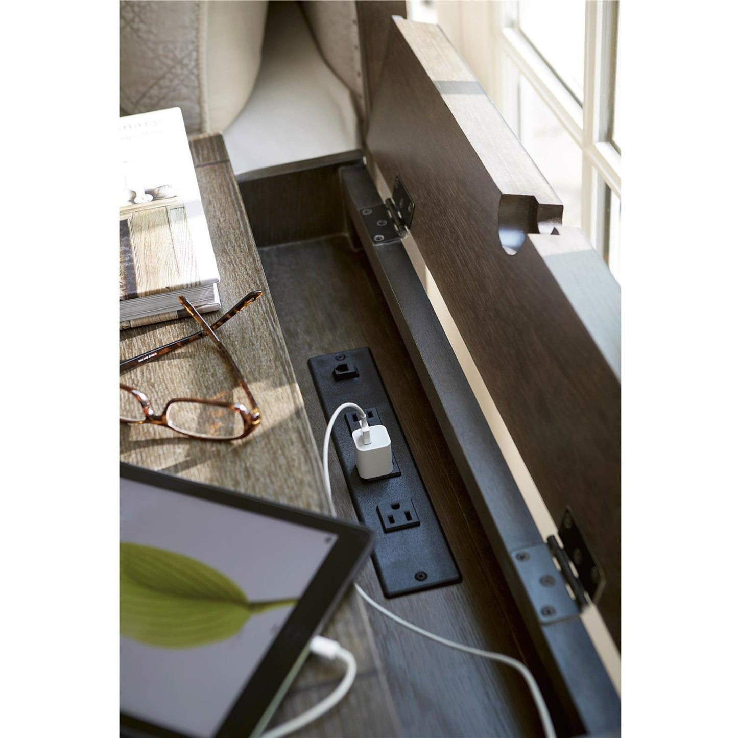 009 SR-813778 | Lifestyle | Playlist Nightstand by Universal Furniture in antique brass. Made from unique in a transitional style.