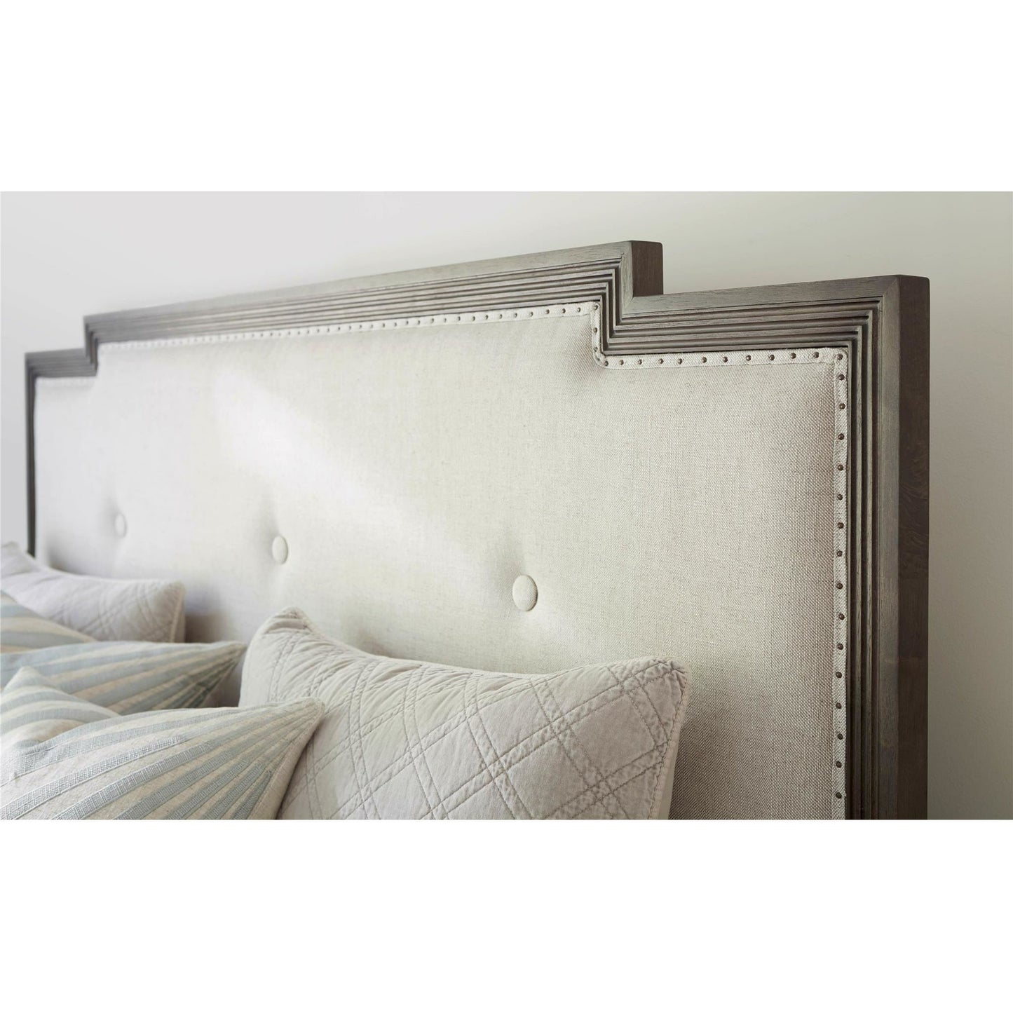 004 SR-813765 | Closeup | Playlist Harmony Bed by Universal Furniture in antique brass and brown eyed girl. Made from 50% linen, 50% polyester in a transitional style.