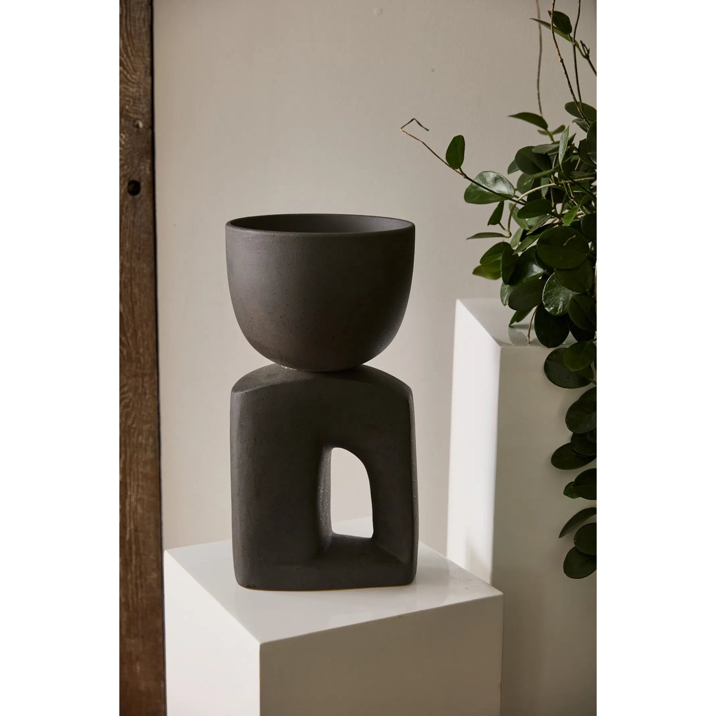 002 SI-2255512 | Lifestyle | Oberon Pot by Accent Decor in black. Made from ceramic in a modern style.