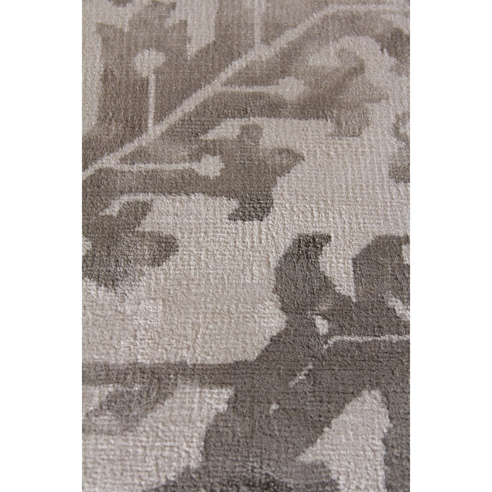 Carrera 5169 Rug by Exquisite Rugs in ash. Made from viscose in a unique style.
