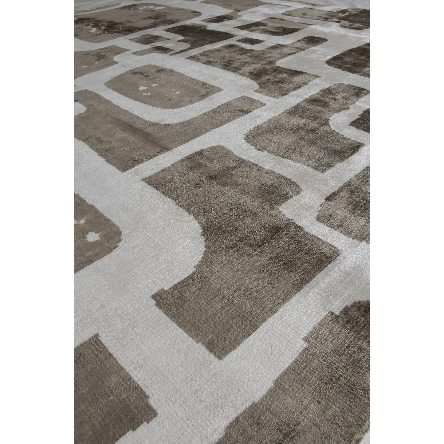 079 SI-2384378 | Closeup | Koda Rug by Exquisite Rugs. Made from bamboo silk in a unique style.
