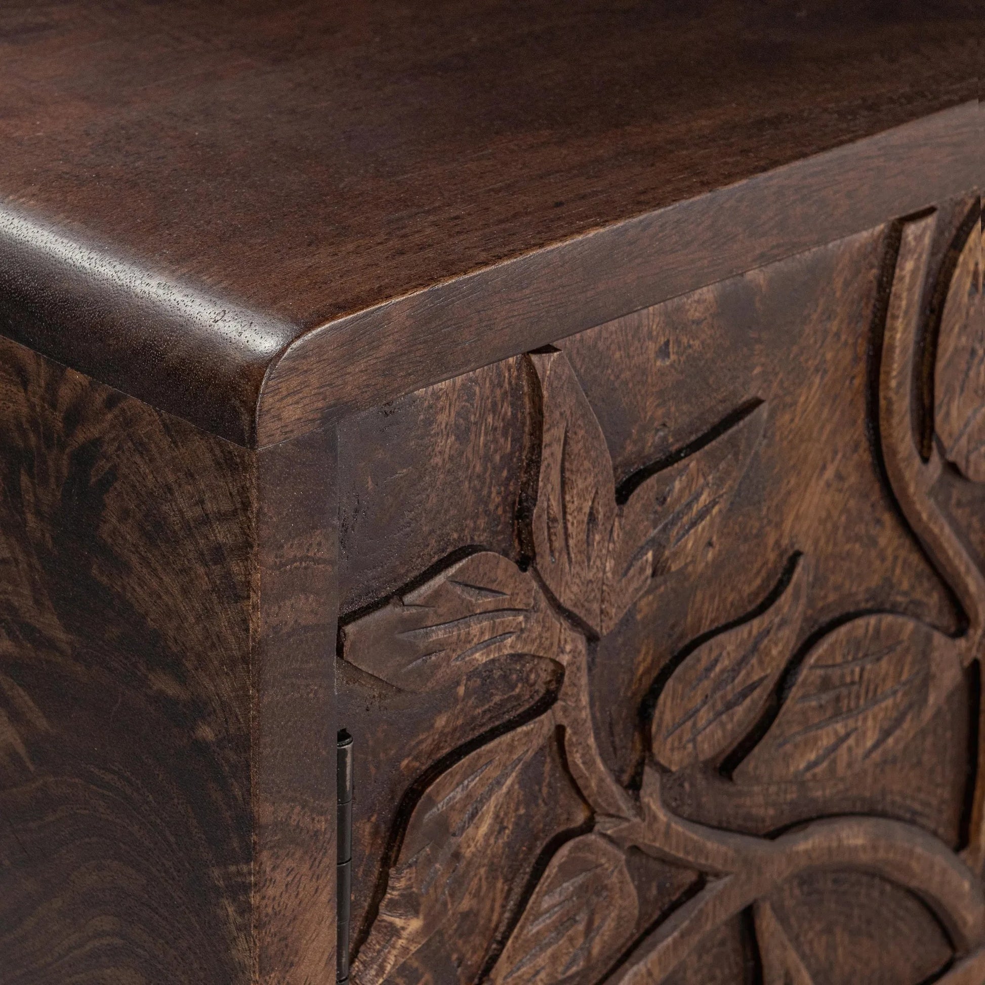 Albero 4-Door Mango Wood Sideboard Buffet by Classic Home. Made from mango wood in a traditional style.