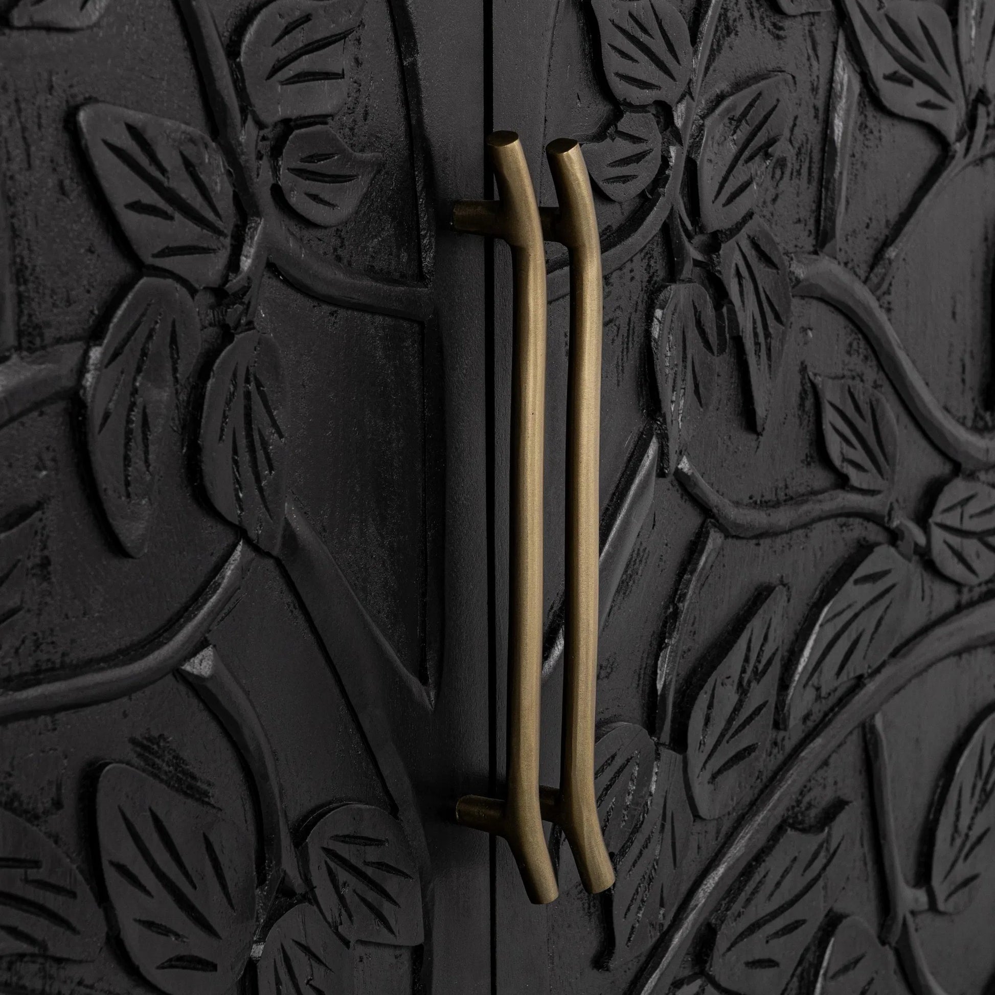 Albero 4-Door Mango Wood Sideboard Buffet by Classic Home. Made from mango wood in a traditional style.