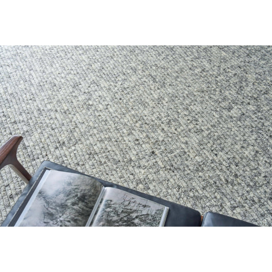 Kaza 5302 Rug by Exquisite Rugs in ivory, silver. Made from new zealand wool in a unique style.