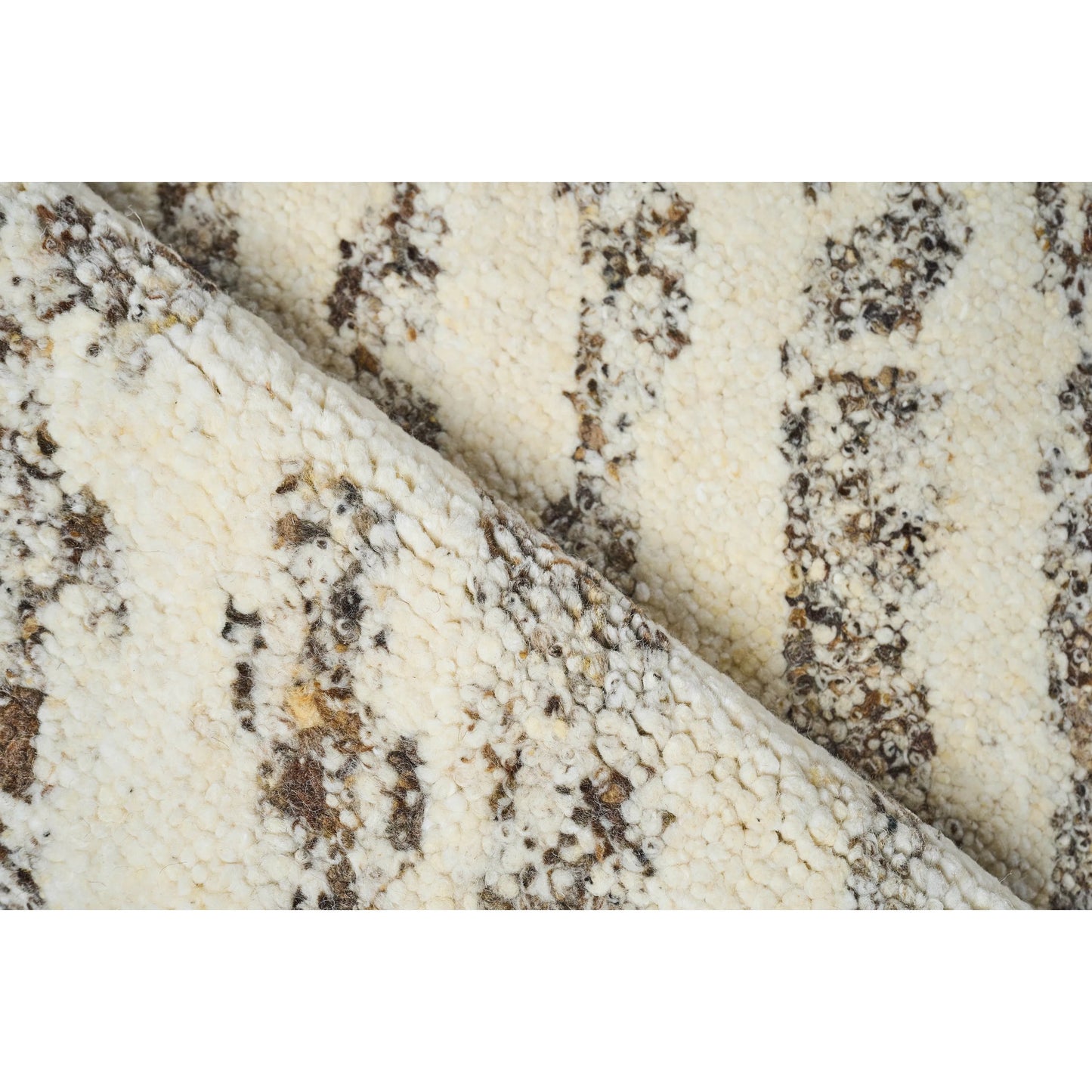 040 SI-2384428 | Closeup | Tahoe 5316 Rug by Exquisite Rugs in brown, taupe, ivory. Made from wool in a unique style.