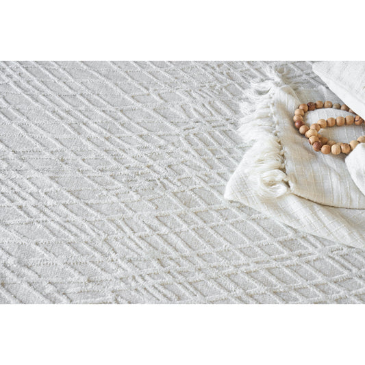 Crescendo 5326 Rug by Exquisite Rugs in ivory. Made from bamboo silk and cotton in a unique style.
