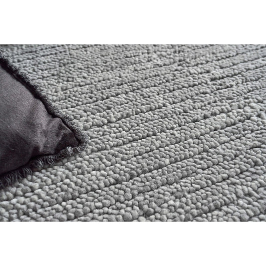 Urth 5395 Rug by Exquisite Rugs in gray. Made from new zealand wool in a unique style.