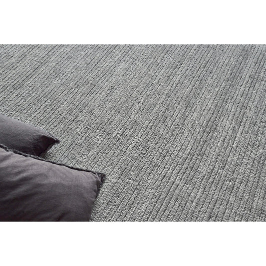 Urth 5395 Rug by Exquisite Rugs in gray. Made from new zealand wool in a unique style.