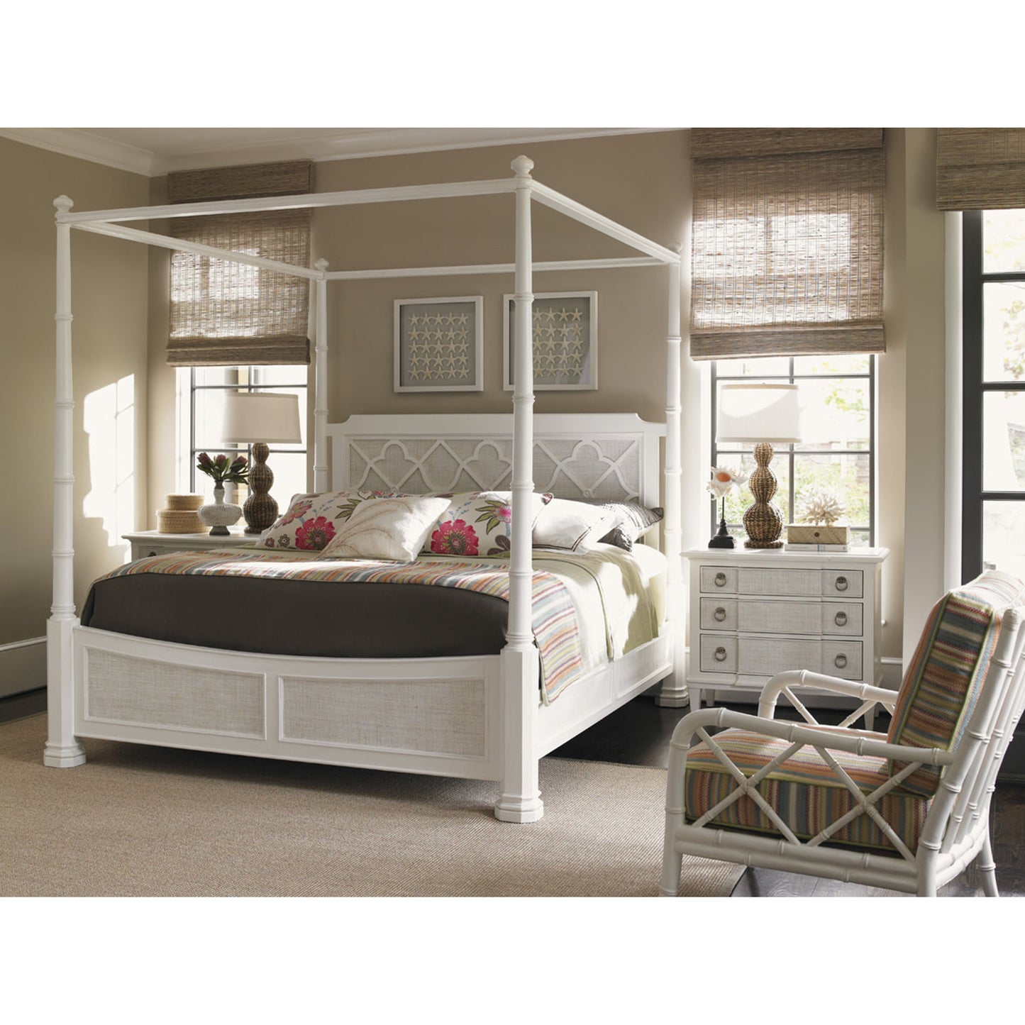 002 SR-836458,SR-836459 | Lifestyle | Southampton Poster Bed by Tommy Bahama Home in white. Made from unique in a traditional style.