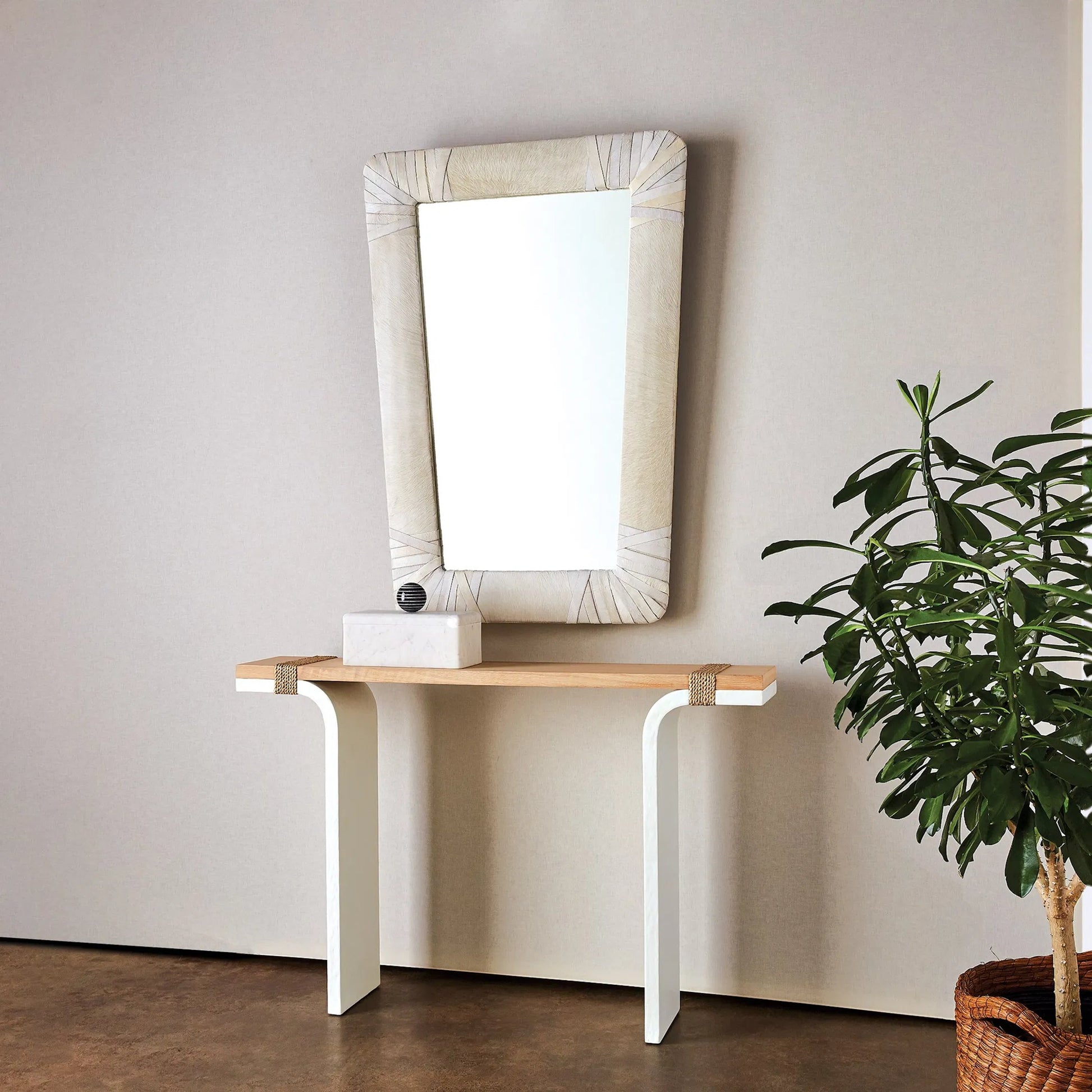 La Boite Box by Global Views. Made from white banswara, black bheslana in a eclectic & global style.