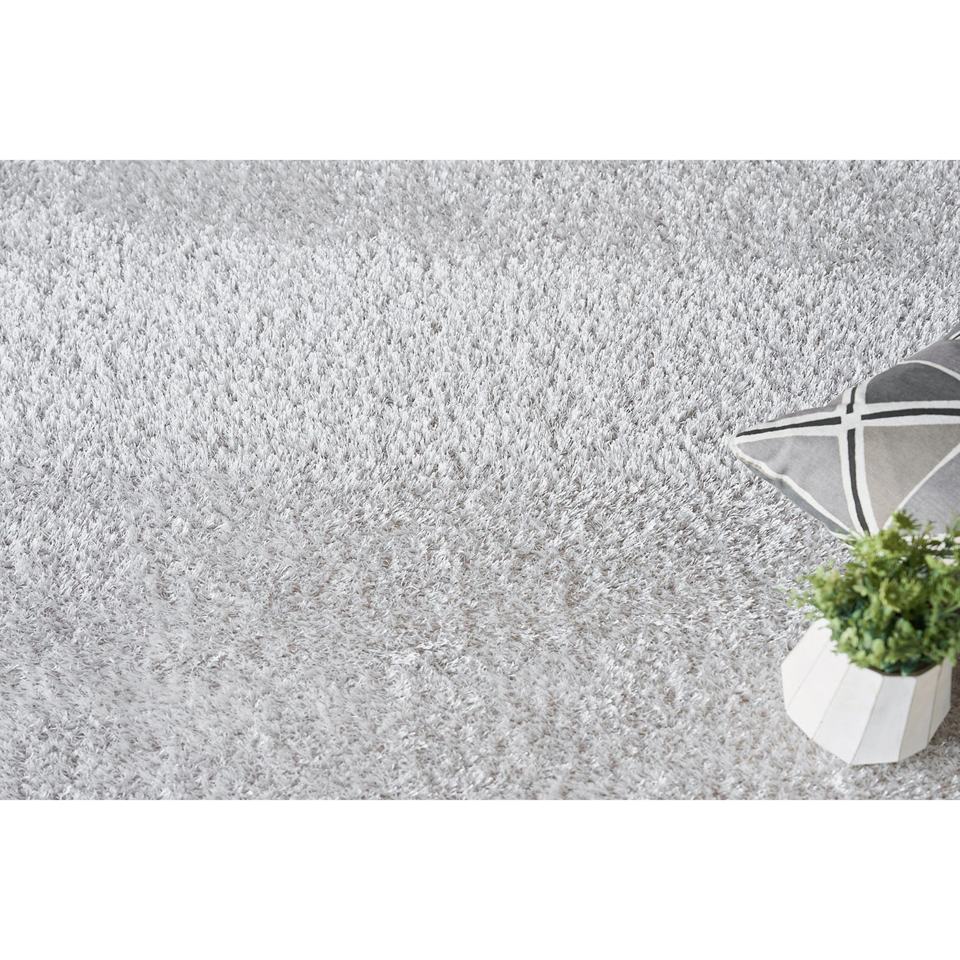 Luxe Shag Rug by Exquisite Rugs. Made from polyester, microfiber in a unique style.
