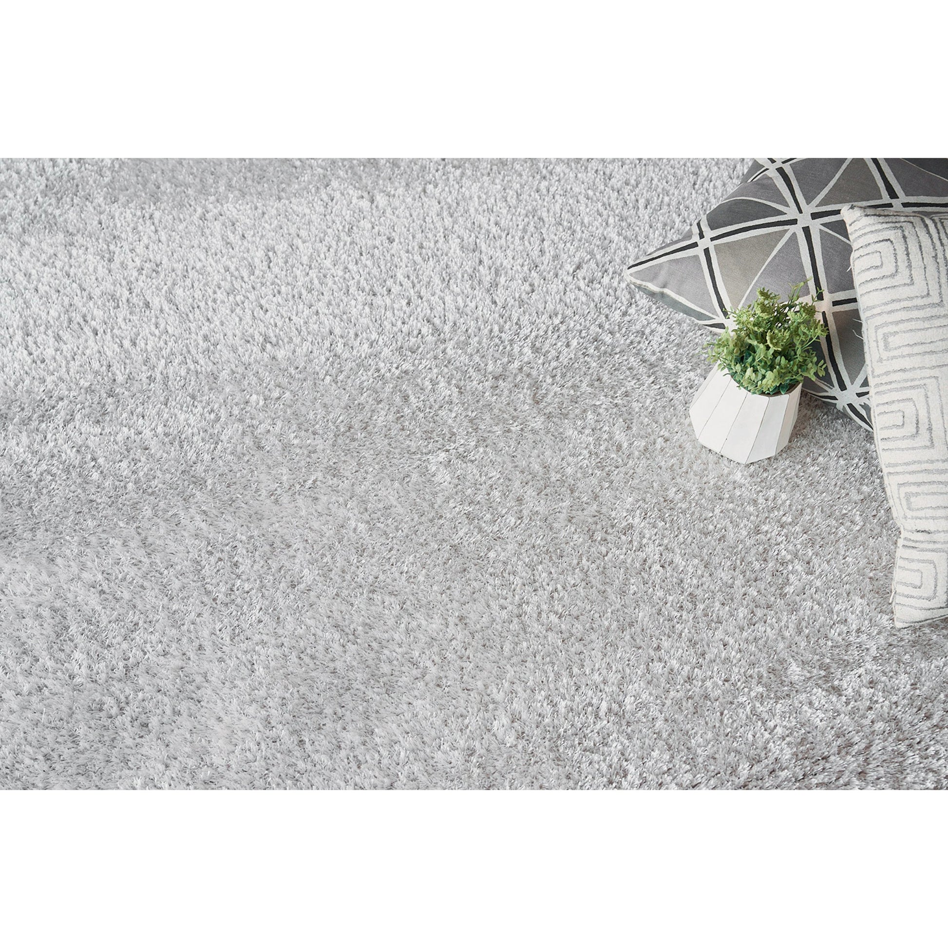 Luxe Shag Rug by Exquisite Rugs. Made from polyester, microfiber in a unique style.