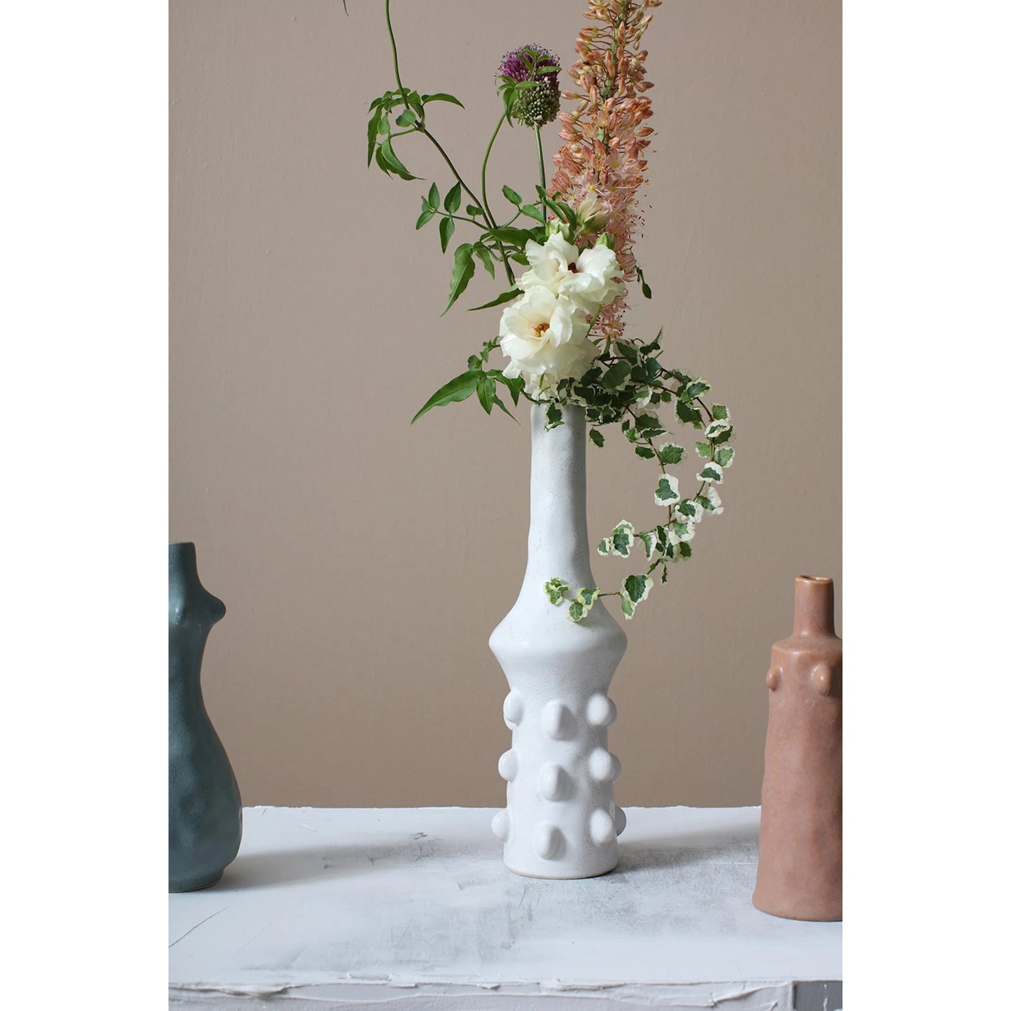 005 SI-2254256 | Lifestyle | Artisan Budvase 2 (Set of 2) by Accent Decor. Made from ceramic in a modern style.