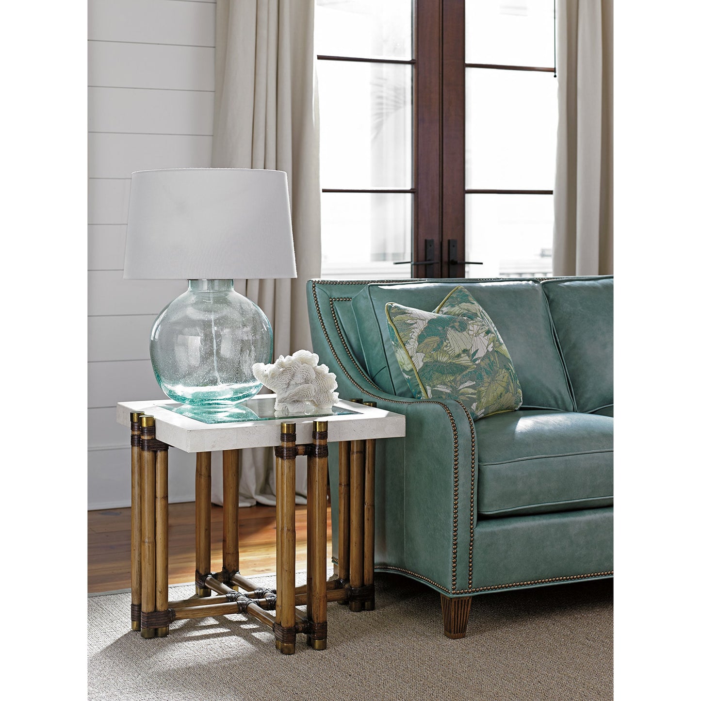 003 SR-836221 | Lifestyle | Los Cabos Lamp Table by Tommy Bahama Home. Made from unique in a coastal style.