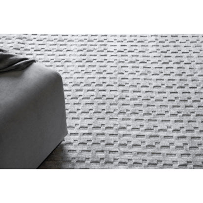 Monroe Silk 5625 Rug by Exquisite Rugs in light silver. Made from bamboo silk, new zealand wool in a unique style.