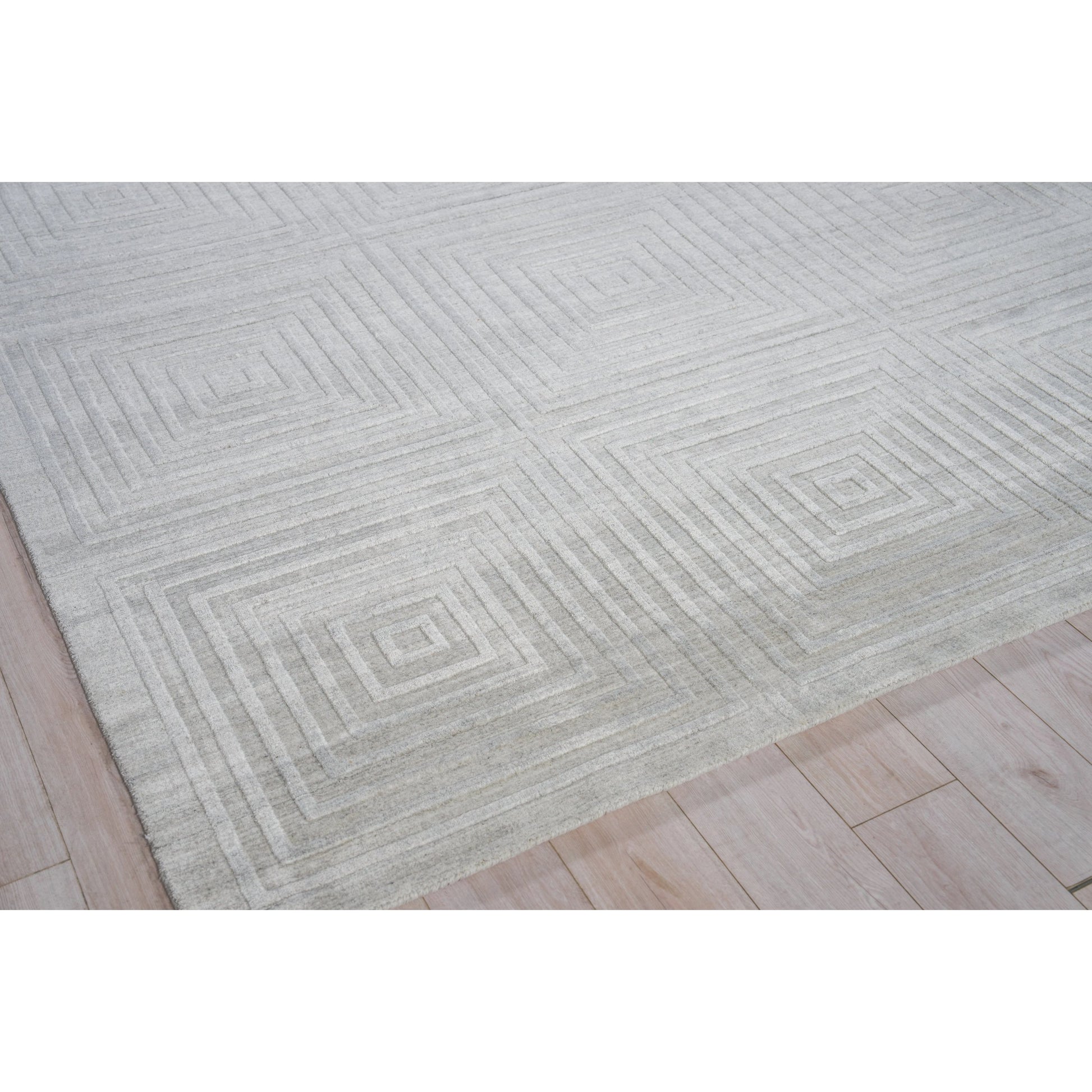 Castelli 5626 Rug by Exquisite Rugs in light silver. Made from bamboo silk, new zealand wool in a unique style.
