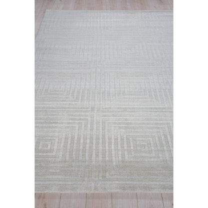 Castelli 5626 Rug by Exquisite Rugs in light silver. Made from bamboo silk, new zealand wool in a unique style.