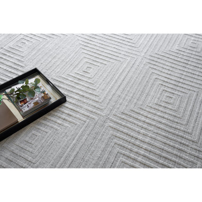 Castelli 5626 Rug by Exquisite Rugs in light silver. Made from bamboo silk, new zealand wool in a unique style.