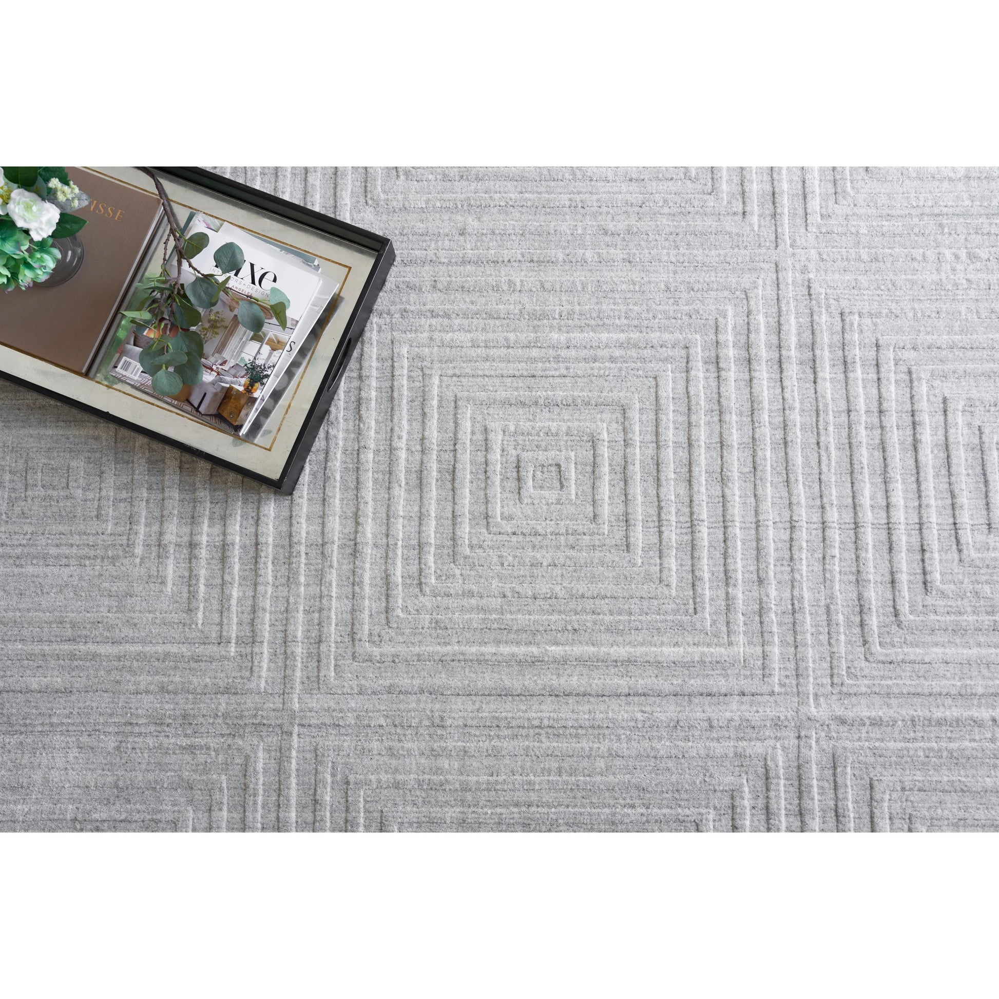 Castelli 5626 Rug by Exquisite Rugs in light silver. Made from bamboo silk, new zealand wool in a unique style.