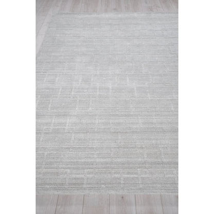 Castelli 5628 Rug by Exquisite Rugs in light silver. Made from bamboo silk, new zealand wool in a unique style.