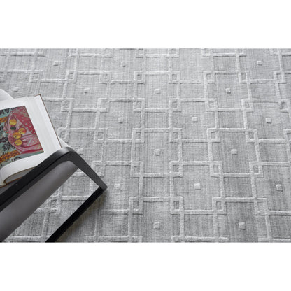 Castelli 5628 Rug by Exquisite Rugs in light silver. Made from bamboo silk, new zealand wool in a unique style.
