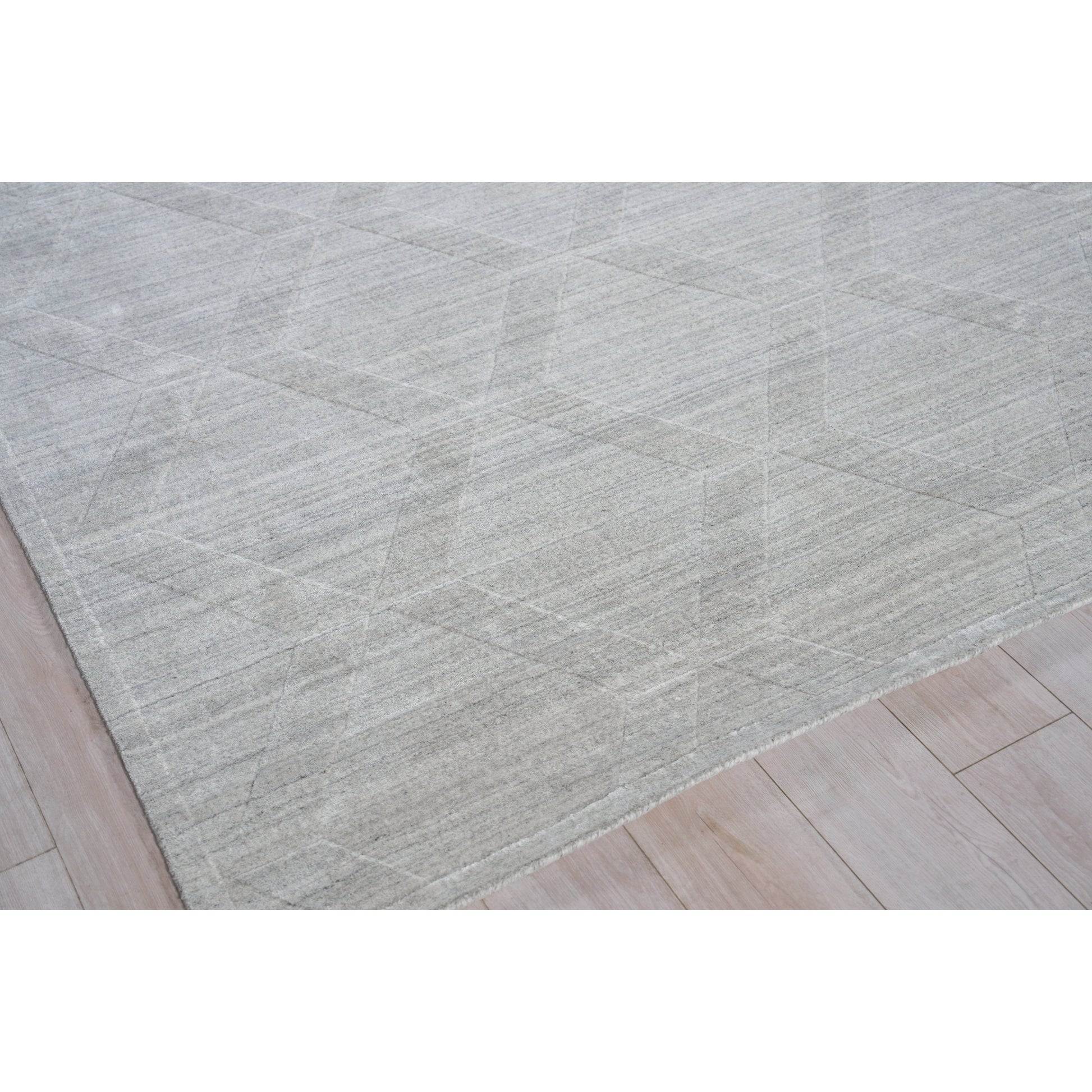 Castelli 5630 Rug by Exquisite Rugs in light silver. Made from bamboo silk, new zealand wool in a unique style.