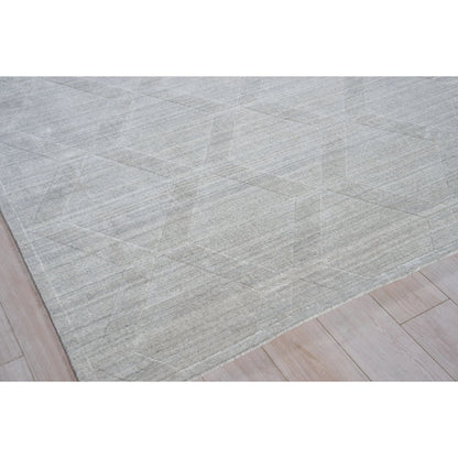Castelli 5630 Rug by Exquisite Rugs in light silver. Made from bamboo silk, new zealand wool in a unique style.