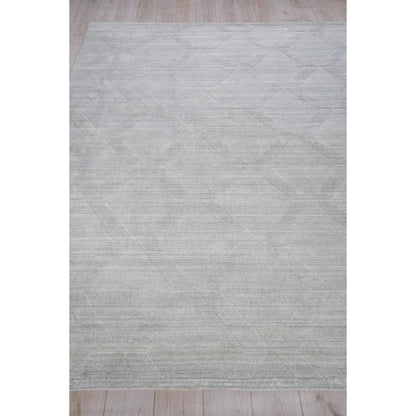 Castelli 5630 Rug by Exquisite Rugs in light silver. Made from bamboo silk, new zealand wool in a unique style.