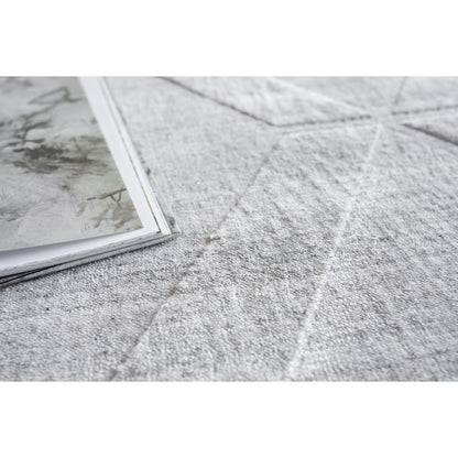 Castelli 5630 Rug by Exquisite Rugs in light silver. Made from bamboo silk, new zealand wool in a unique style.