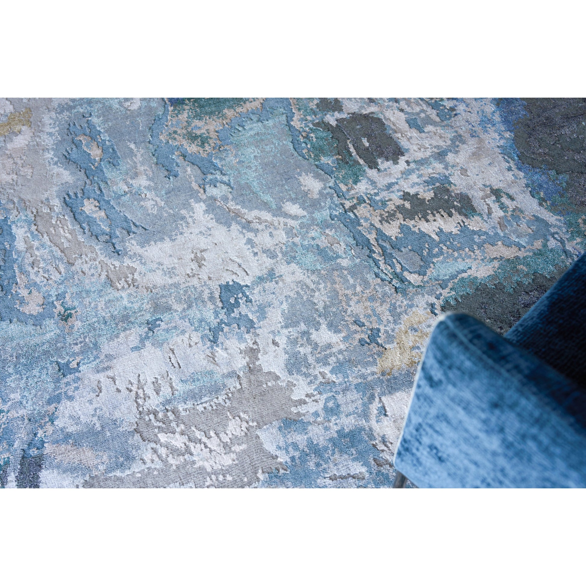 Cosmo 5706 Rug by Exquisite Rugs in blue, silver, dark gray. Made from unique in a unique style.