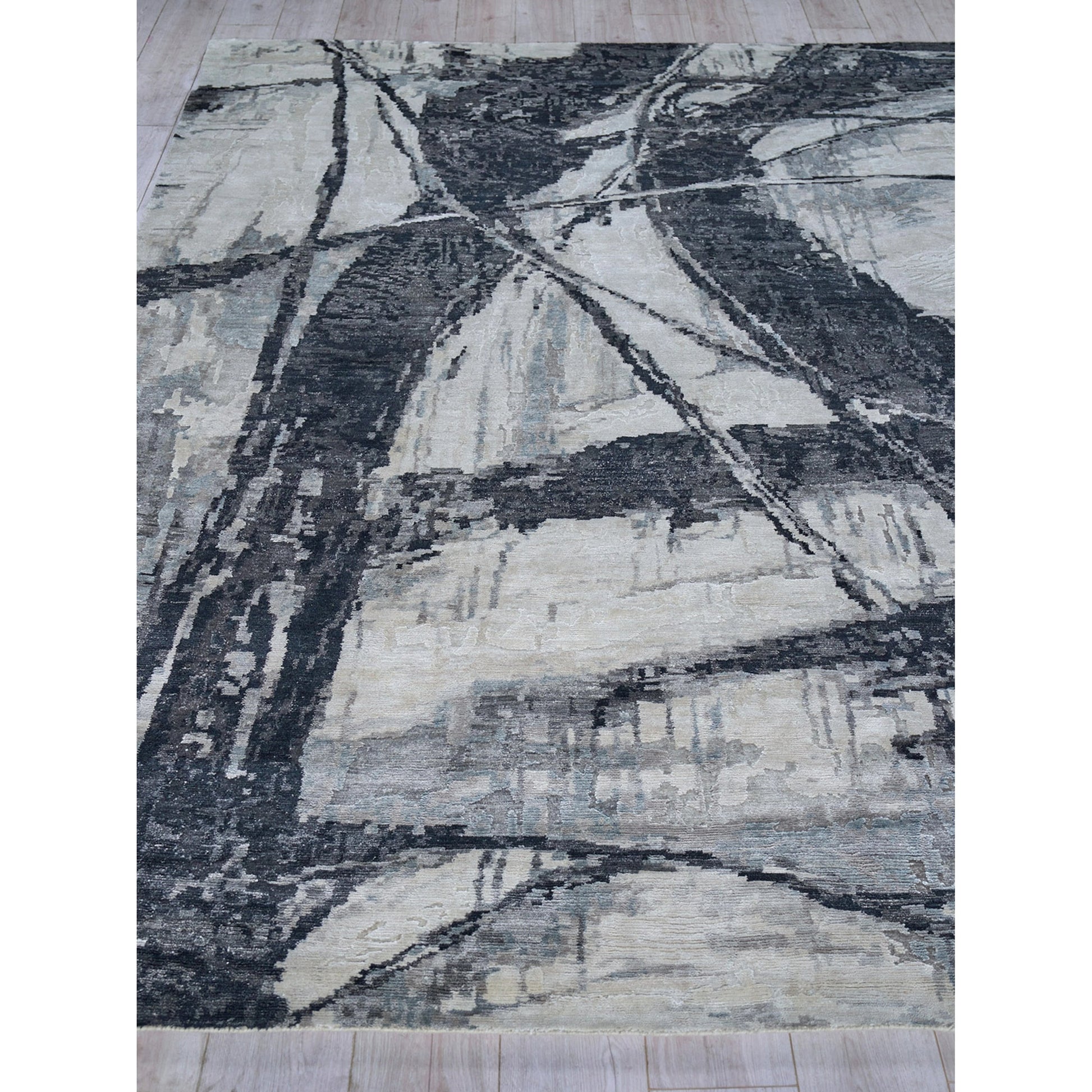 Floor Art 5707 Rug by Exquisite Rugs in silvery, dark gray. Made from bamboo silk in a unique style.