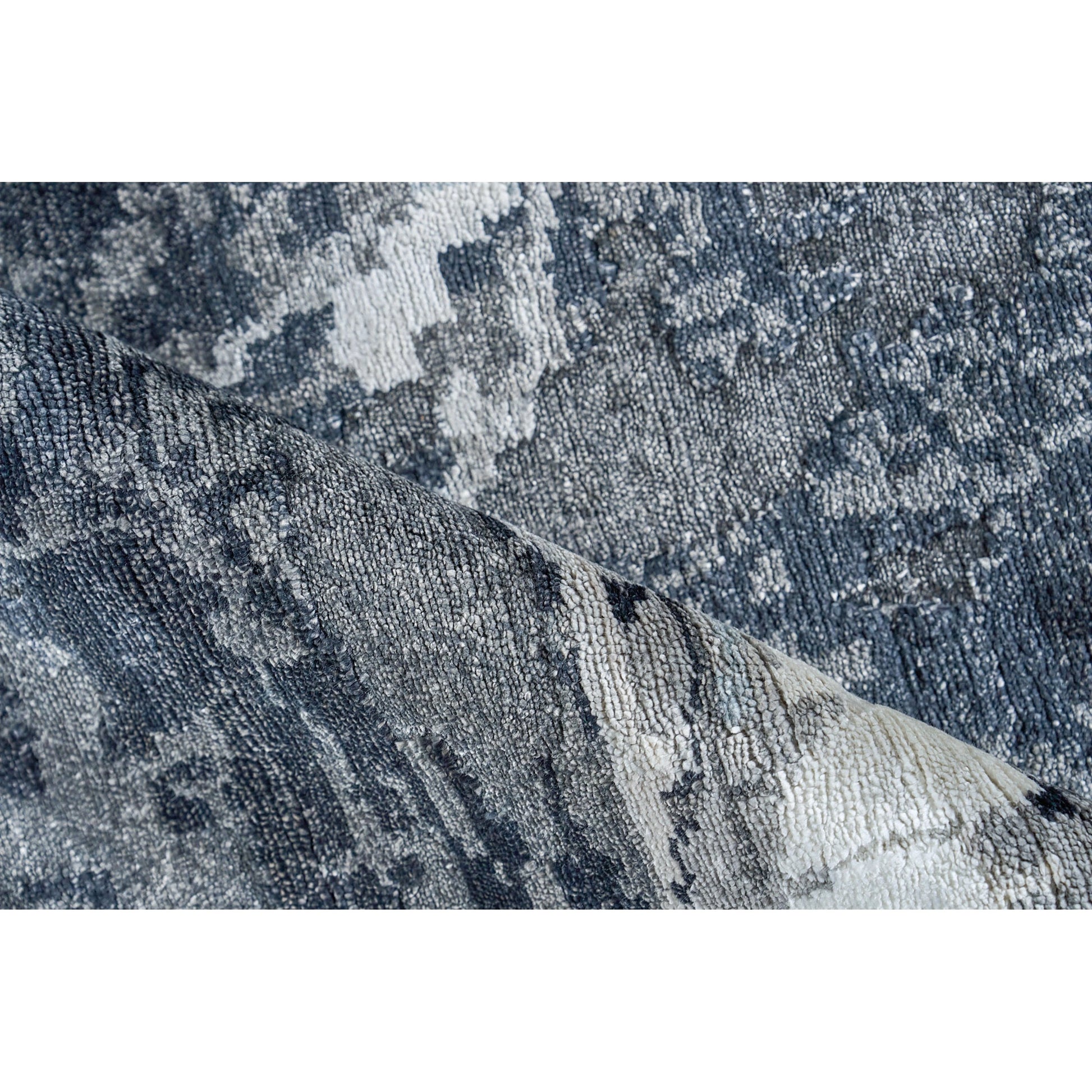 Floor Art 5707 Rug by Exquisite Rugs in silvery, dark gray. Made from bamboo silk in a unique style.