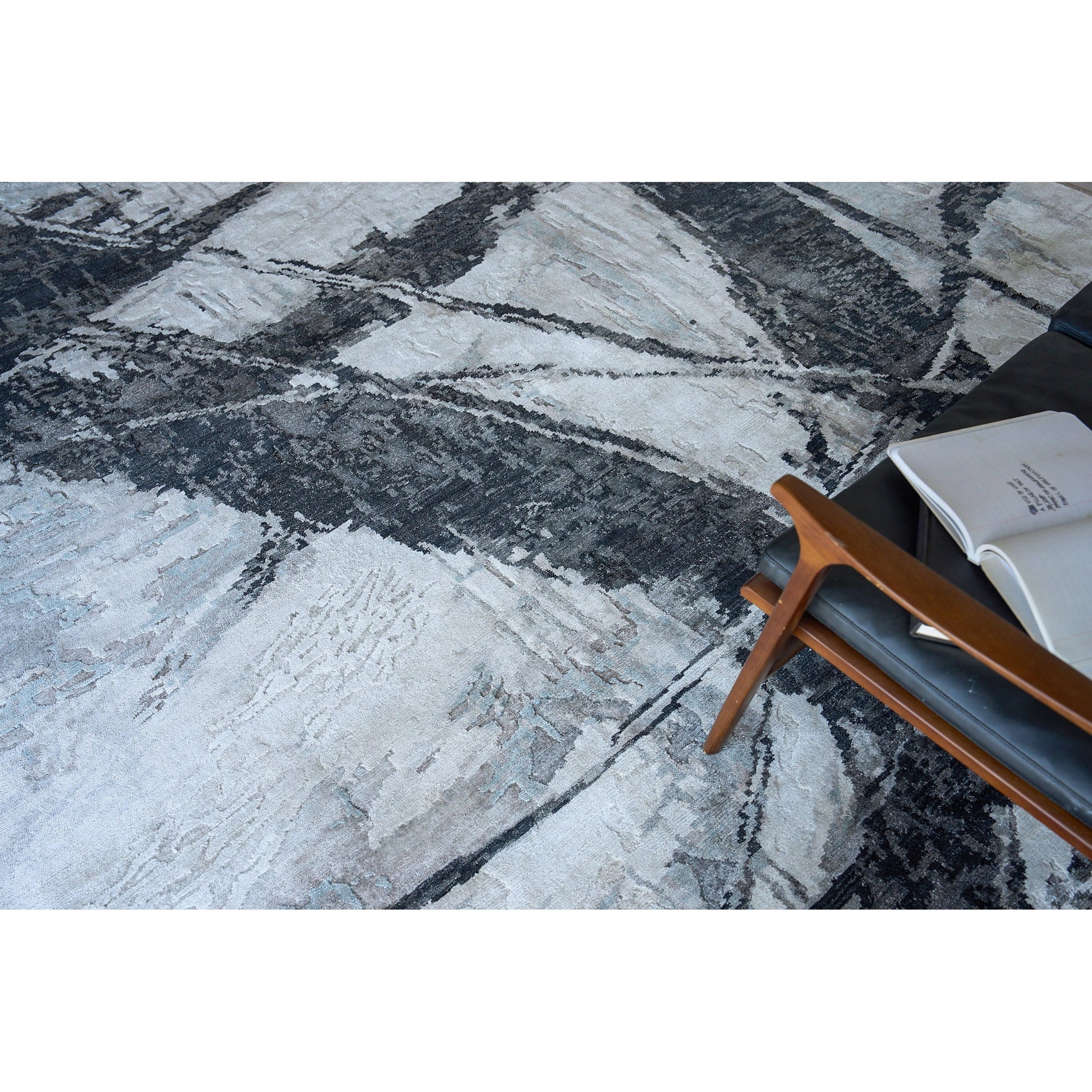 Floor Art 5707 Rug by Exquisite Rugs in silvery, dark gray. Made from bamboo silk in a unique style.