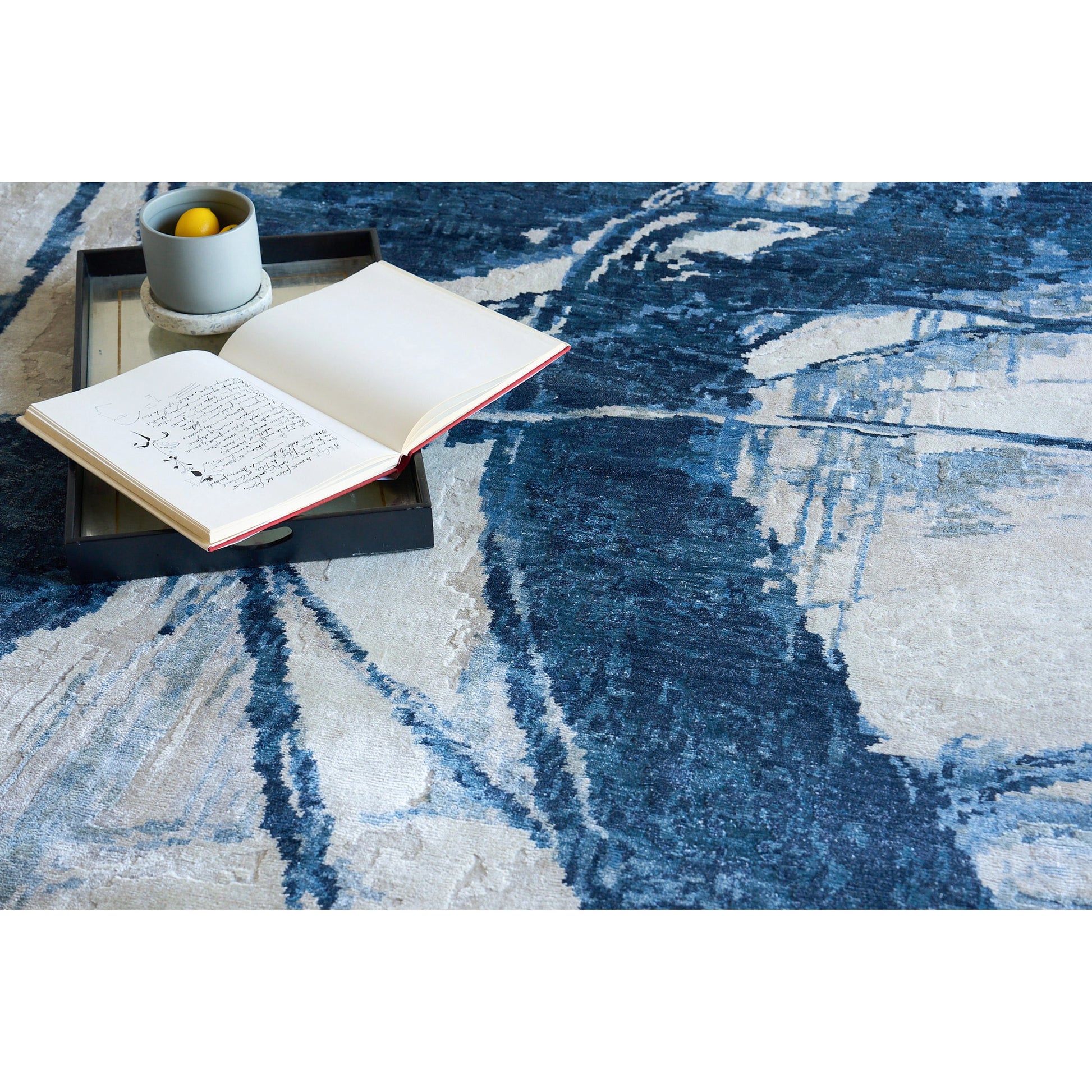 Floor Art 5709 Rug by Exquisite Rugs in ivory, dark blue. Made from bamboo silk in a unique style.
