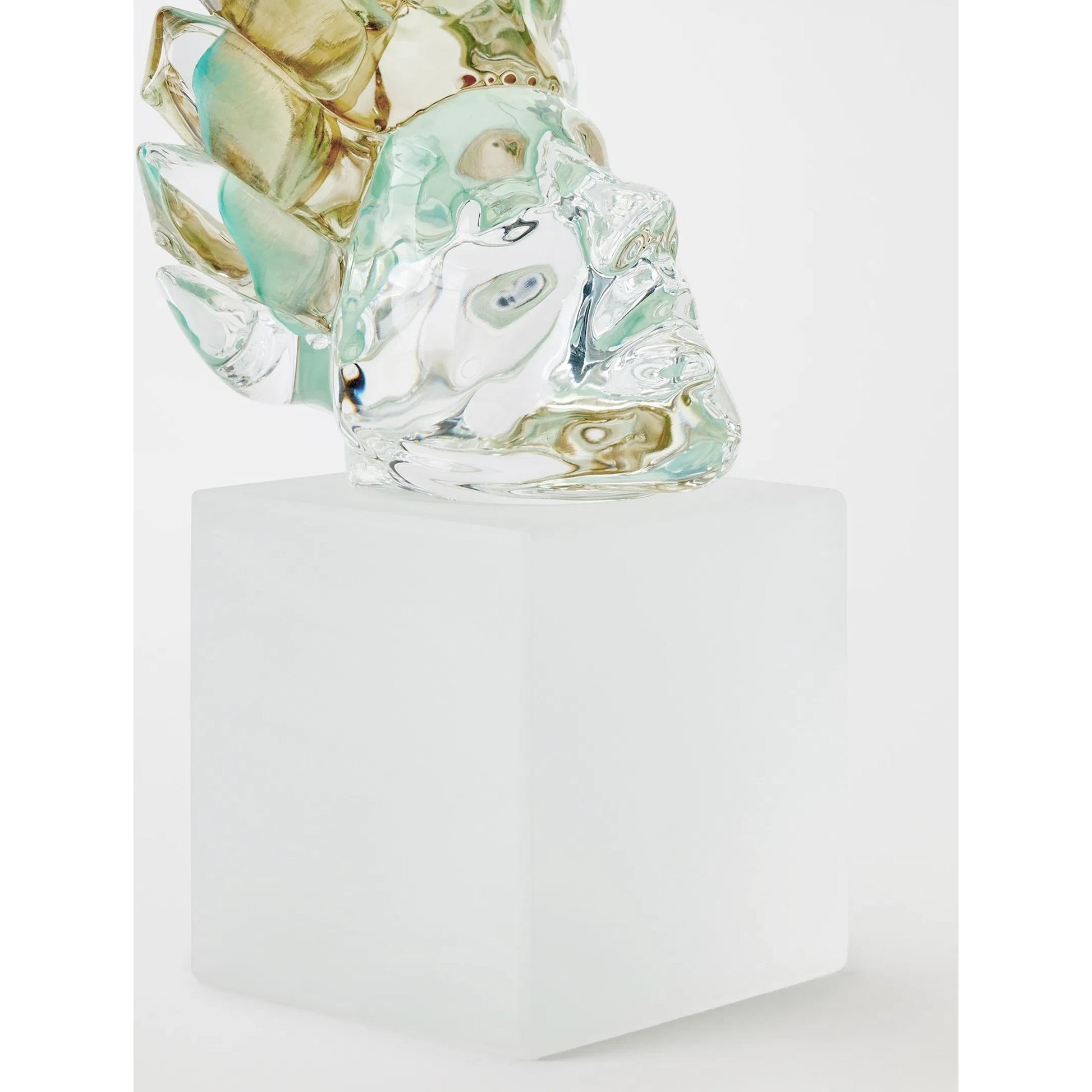Royal Portrait II by Global Views in scallop crown. Made from artglass in a eclectic & global style.
