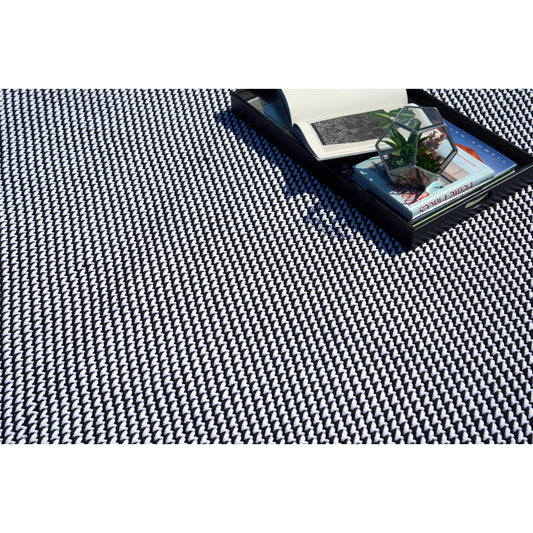 Harbor 6043Rug by Exquisite Rugs in white, black. Made from polypropylene in a unique style.