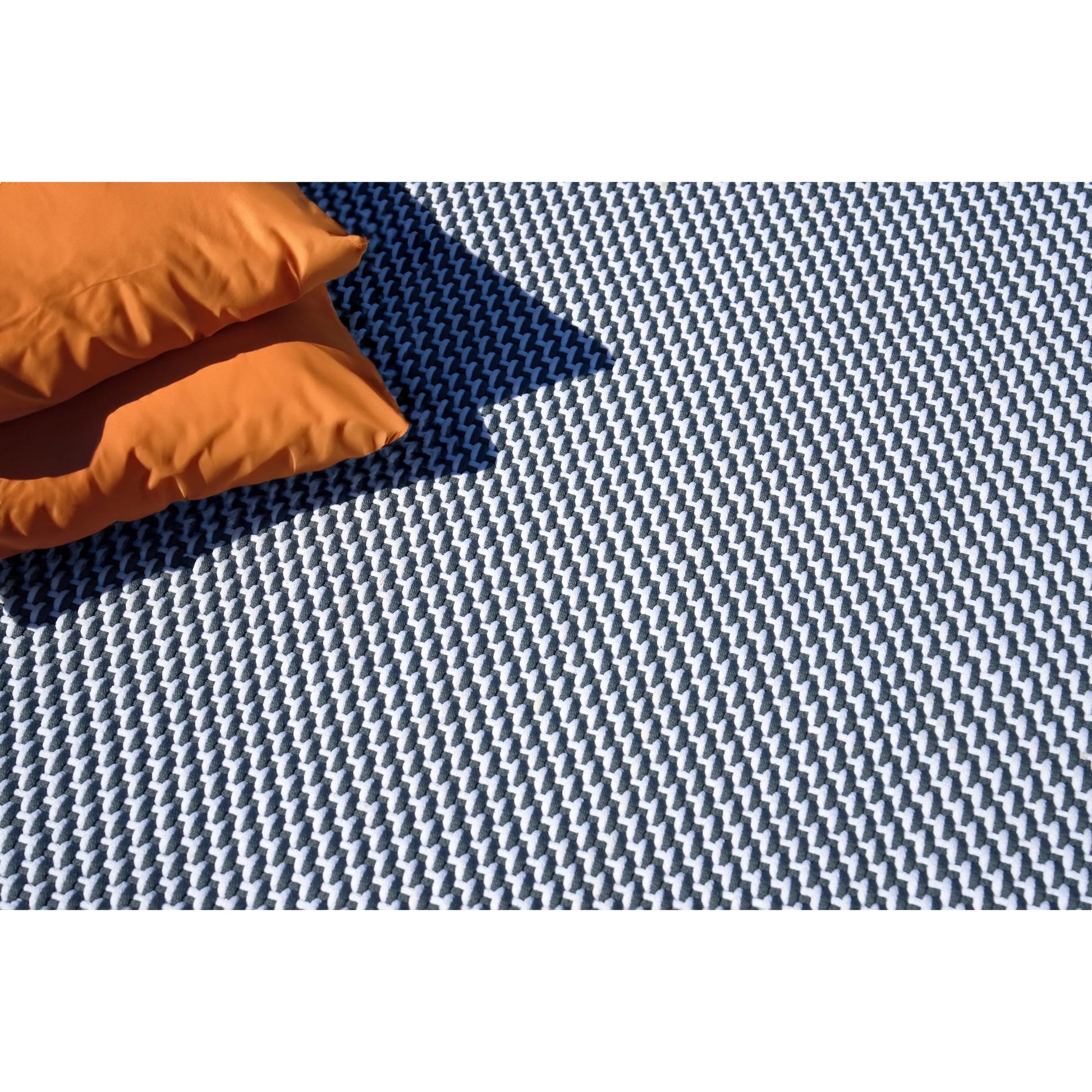 Harbor Rug by Exquisite Rugs. Made from polypropylene in a unique style.