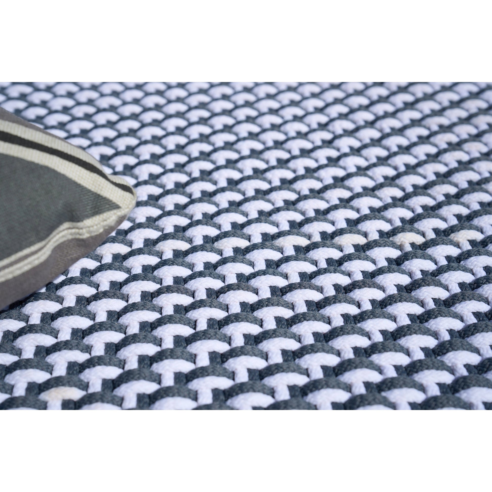 Harbor Rug by Exquisite Rugs. Made from polypropylene in a unique style.