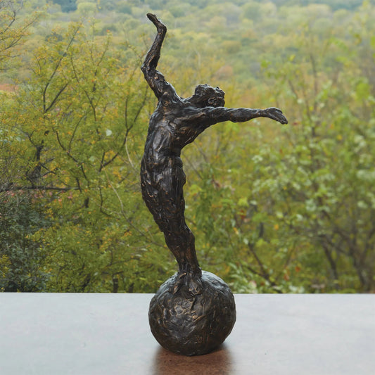 Tahdah by Global Views. Made from cast iron 100% in a modern style.