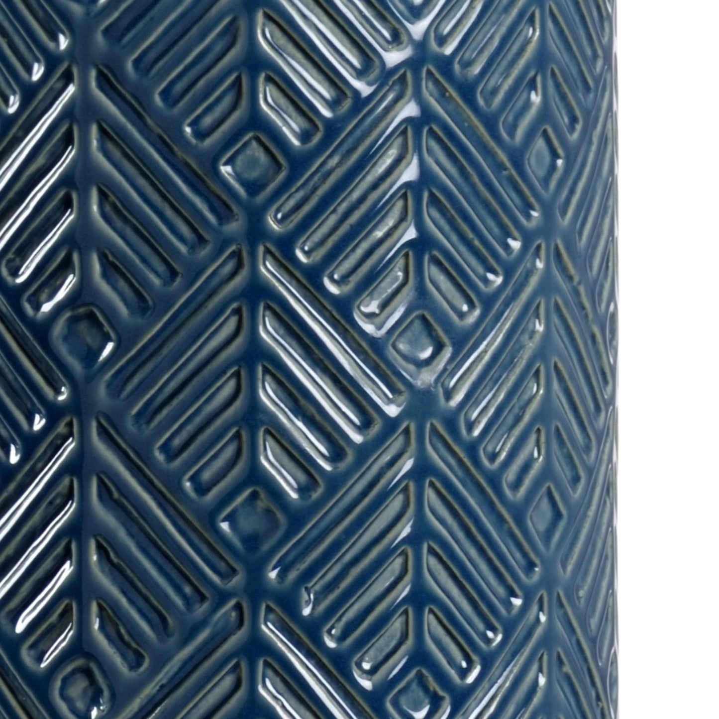 006 SR-386032 | Closeup | Mountain Pine Lamp by Wildwood in light denim glaze, antique gold leaf. Made from ceramic in a transitional style.