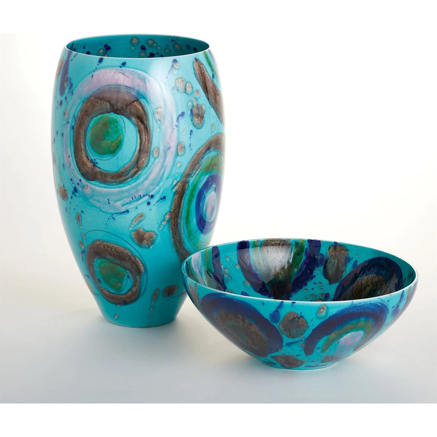 002 SR-891412 | Additional Silo | Blue Spots Vase by Global Views. Made from ceramic in a coastal style.