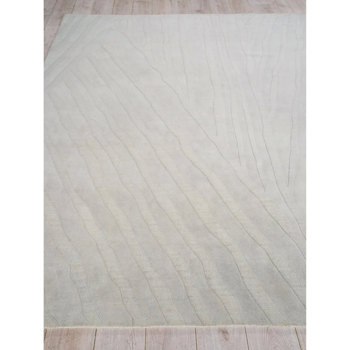 003 SI-2138110,SI-2138111,SI-2138112,SI-2138113,SI-2138114,SI-2293874 | Closeup | Tempo 6189 Rug by Exquisite Rugs in light silver. Made from new zealand wool in a unique style.