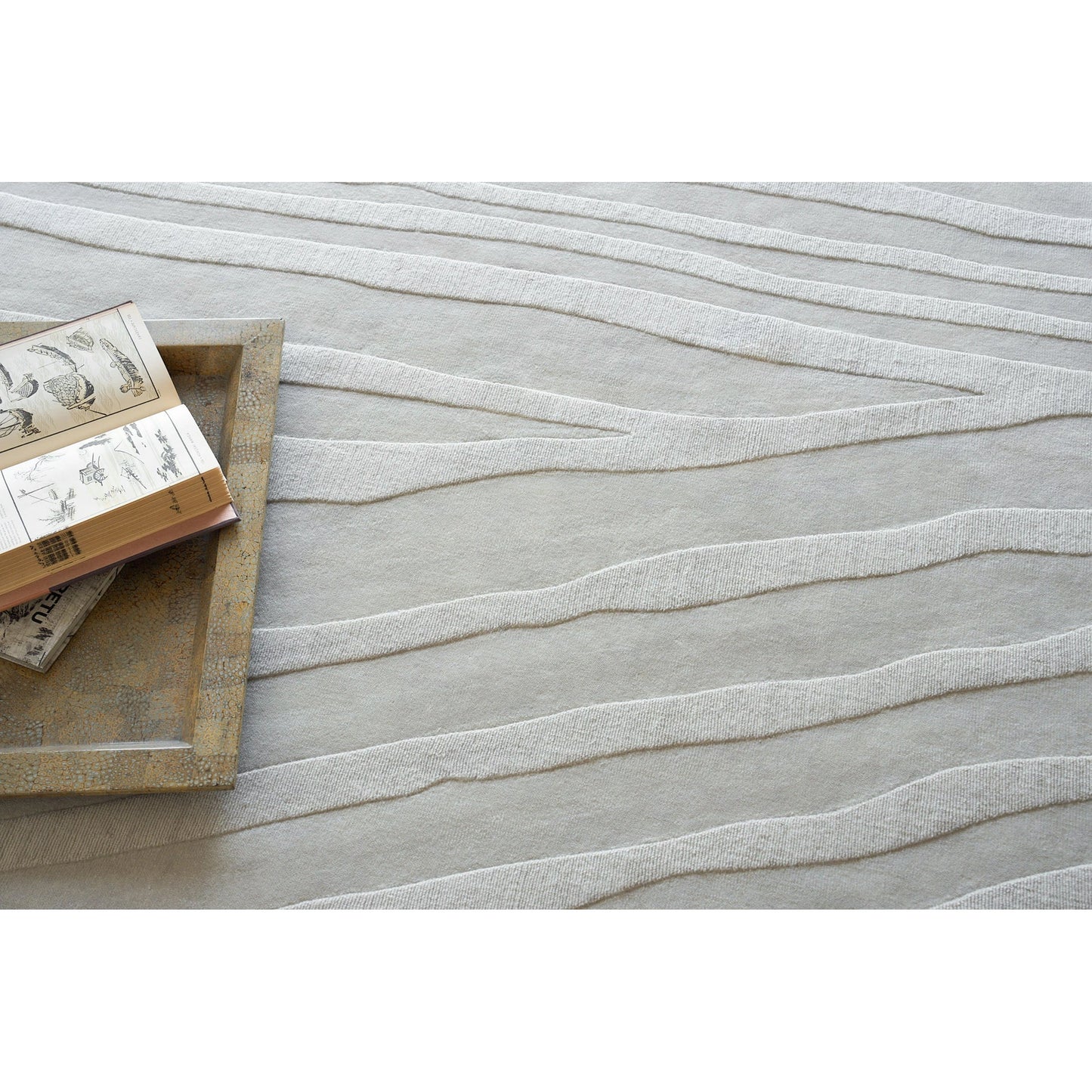 005 SI-2138110,SI-2138111,SI-2138112,SI-2138113,SI-2138114,SI-2293874 | Closeup | Tempo 6189 Rug by Exquisite Rugs in light silver. Made from new zealand wool in a unique style.